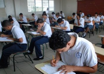 Diputados aprueban en segunda lectura gratuidad de reinscripción a estudiantes en colegios