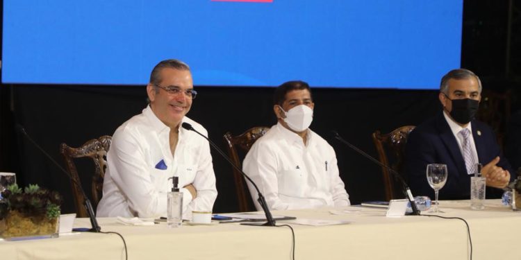 Abinader: “Comida del pueblo dominicano está garantizada en lo que resta del año, Navidad y Año Nuevo”