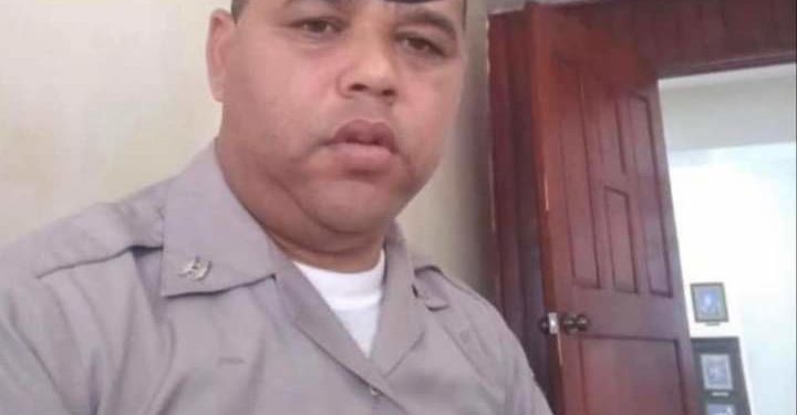 Oficial de la policía en estado delicado tras recibir un impacto de bala