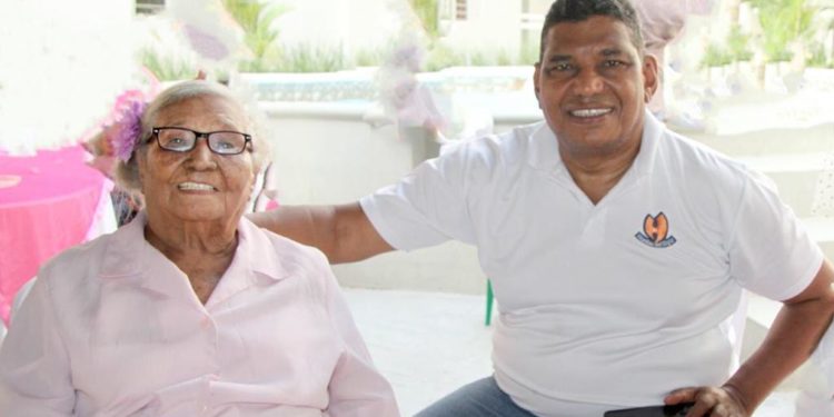 Muere madre del periodista Luis García