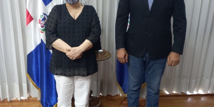 Alcalde de Bayaguana visita a procuradora Miriam Germán