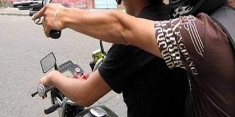 Delincuentes asaltan mensajero de farmacia en Santiago y cargan con alta suma de dinero