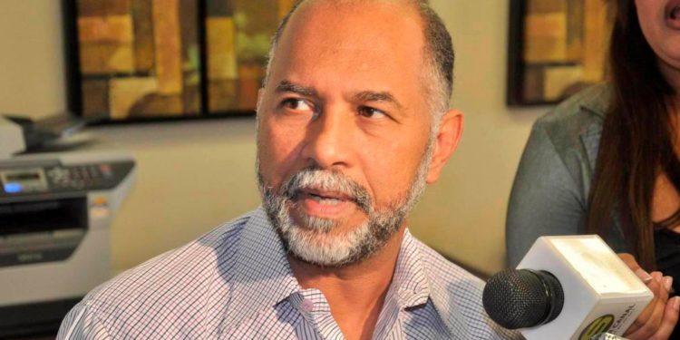 Fulcar descuida Ministerio Educación para armar su proyecto presidencial, asegura Eduardo Hidalgo