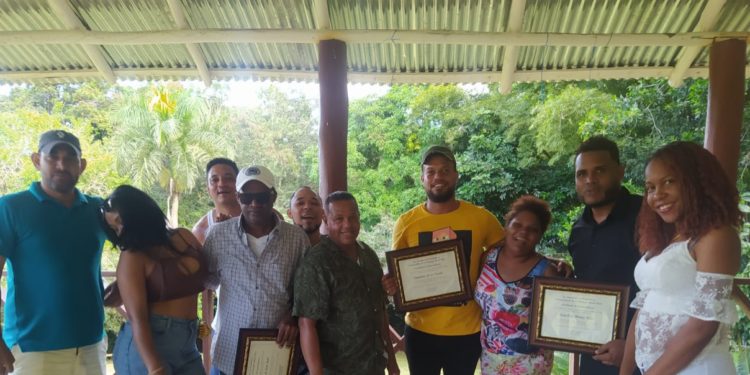 Periodista y comunicadores realizan encuentro en Monte Plata