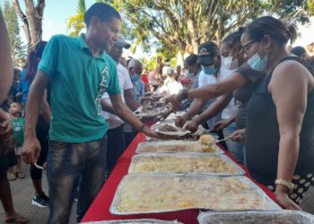 Realizan almuerzo y entrega de bono navideño en el municipio de Yamasá, Monte Plata