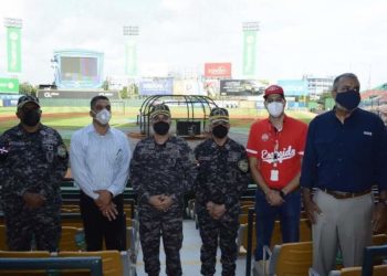 Policía y Lidom acuerdan reforzar prevención en estadios durante fase final de la serie regular
