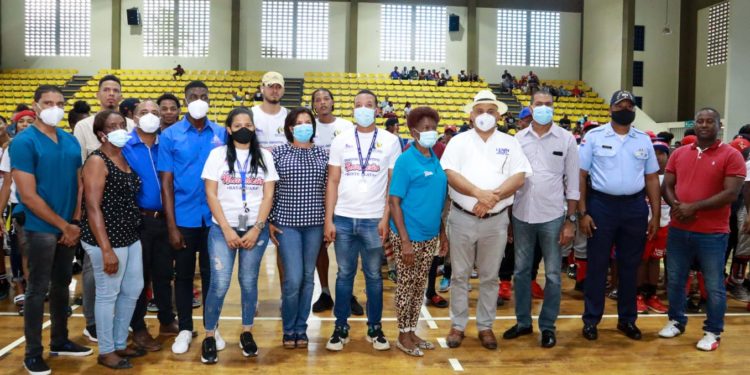 Therry Aquino inmerso en los Juegos Navideños