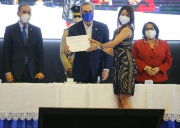 Presidente Abinader resalta importancia de la ética periodística para construir un país mejor, más digno y libre