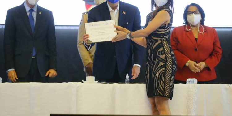 Presidente Abinader resalta importancia de la ética periodística para construir un país mejor, más digno y libre