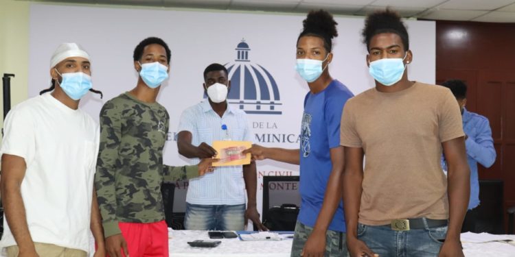 MIDEREC realiza pago al 100% del Festival Deportivo Navideño en Monte Plata