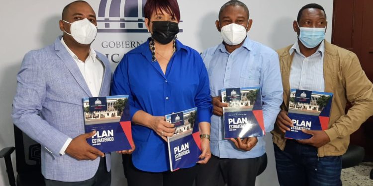 En Monte Plata Educación presenta Plan Estratégico 2021-2024