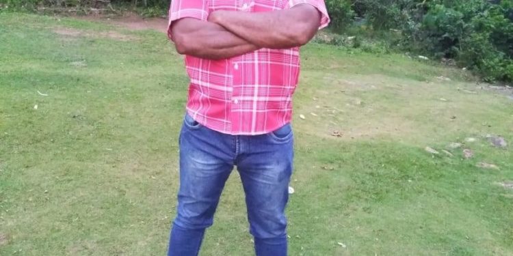 Hombre mata a su pareja y a dos personas más en Yamasá; huye y la Policía activa su búsqueda