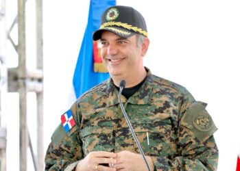 Presidente Abinader almuerza con militares de puestos en la Frontera