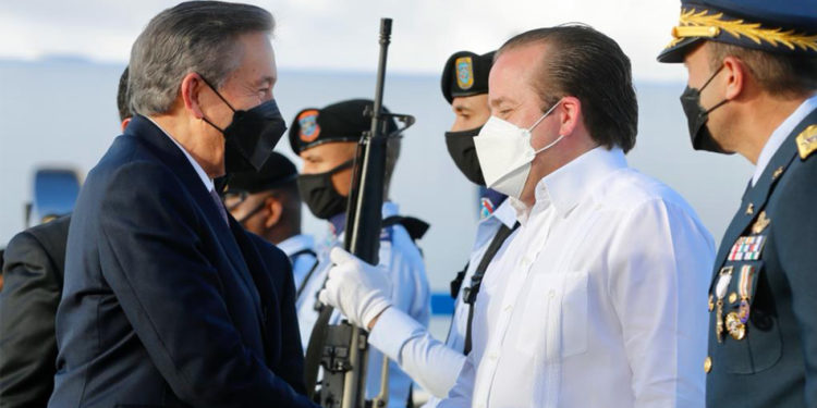 José Ignacio Paliza, recibe a presidentes de Panamá y Costa Rica en la Base Aérea de Puerto Plata