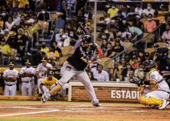 Gigantes vencen a las Águilas y clasifican a la postemporada
