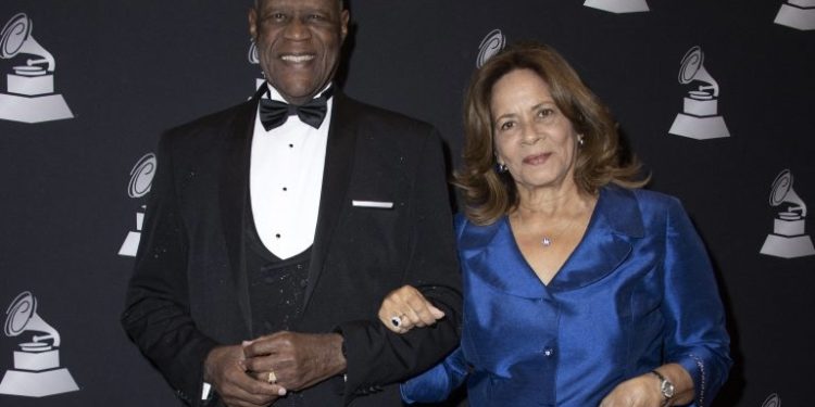 Abinader otorga pensión de RD$75,000 a la viuda de Johnny Ventura