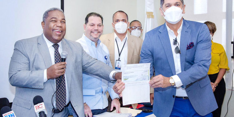 ADOCCO respalda recomendación de Carlos Pimentel a los artistas para que devuelvan 100 millones de pesos recibidos irregularmente