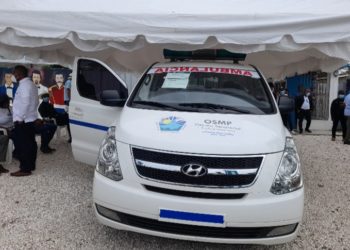 Autoridades entregan ambulancia al municipio de Yamasá