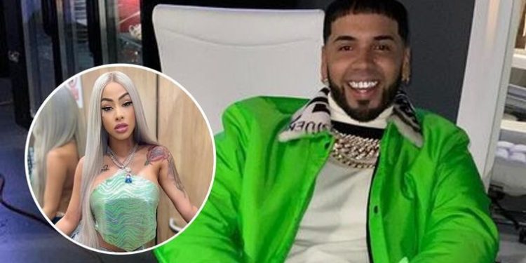 Anuel AA se cubre el tatuaje de Karol G que tenía en la espalda