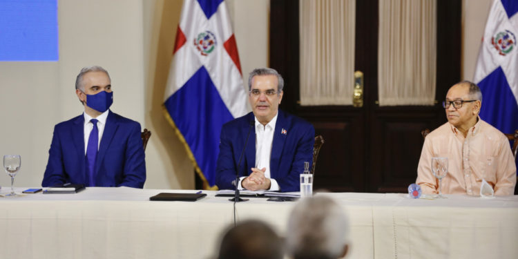 Presidente Abinader dispone nivelar desde este mes 92,627 pensiones civiles a 10 mil pesos