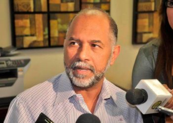 Presidente ADP dice que es un error Minerd a reabrir aulas tras quinta ola del Covid