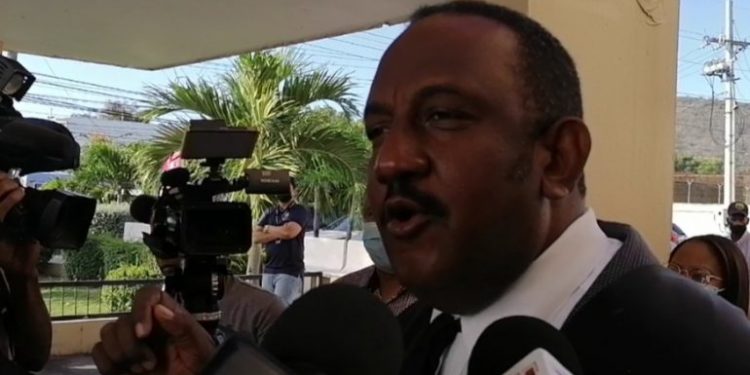 Por 1 millón 200 mil pesos Santa Arias retiró la querella contra Alexis Villalona