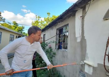 Diputado inicia programa «Pinta tu barrio» en Monte Plata