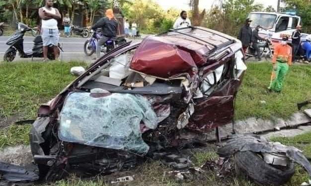 Dos muertos y cuatro heridos en accidente en autopista Duarte próximo Villa Altagracia.