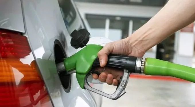 Ministerio de Industria y Comercio vuelve a subir el precio de los combustibles