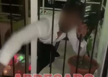 Se entrega a las autoridades hombre que figura en video destrozando objetos en galería de vivienda de su expareja