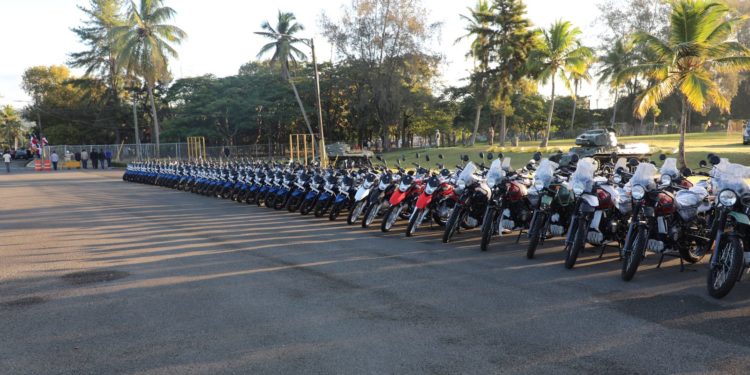 Presidente Abinader entrega más de 300 vehículos para modernizar parque móvil de las FFAA