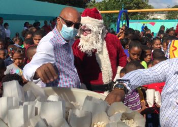 Alcalde de Los Botados deja en funcionamiento parque infantil; celebra el Día de Reyes