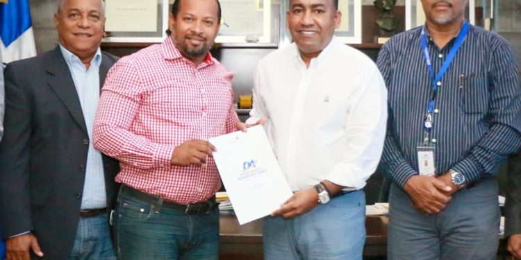 Departamento Aeroportuario recibe edificación donde operará oficinas para construcción de aeropuerto de Pedernales