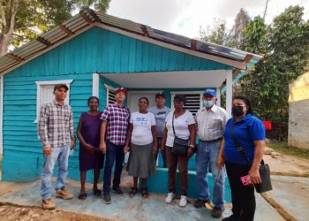 Alcaldia de Yamasá y Propep entregan 10 viviendas a igual número de familias de escasos recursos económicos