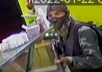 Asaltantes vestidos de militares atracaron Restaurante Finix Express en Consuelo