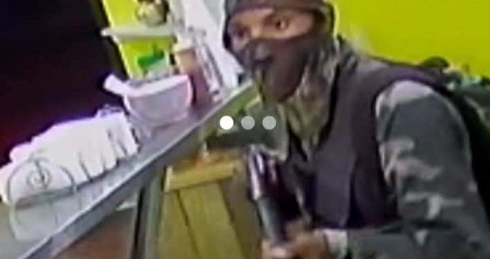 Asaltantes vestidos de militares atracaron Restaurante Finix Express en Consuelo