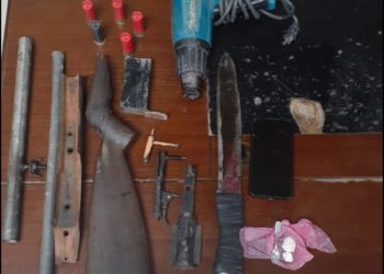 Apresan personas con presunta droga y violencia de género; ocupan arma fabricación casera, municiones y cierran negocio “vaper” en Valverde.