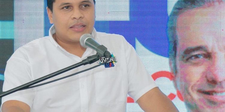 ‘’Presidente Abinader le está devolviendo a los jovenes los sueños que el PLD le robó’’, afirma dirigente Lewin Santana