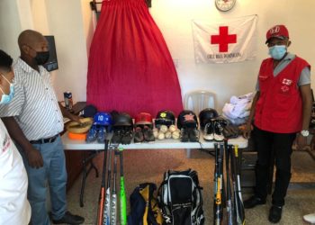 La Fundación Educando INC a través de Cruz Roja Dominicana Filial Herrera realizaron la entrega de kits deportivos