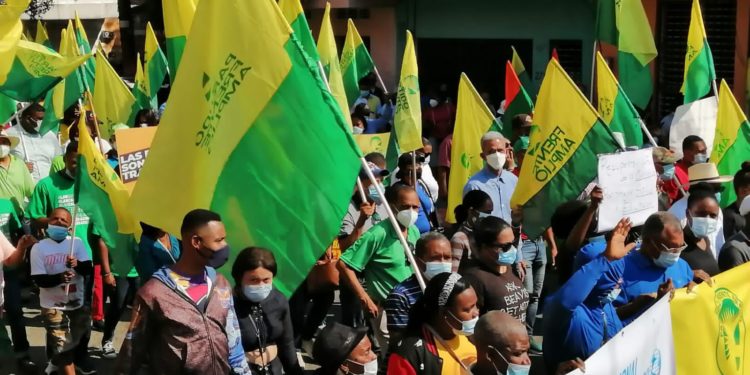 Frente Amplio realiza concentración en contra de la corrupción y exige una Seguridad Social más justa