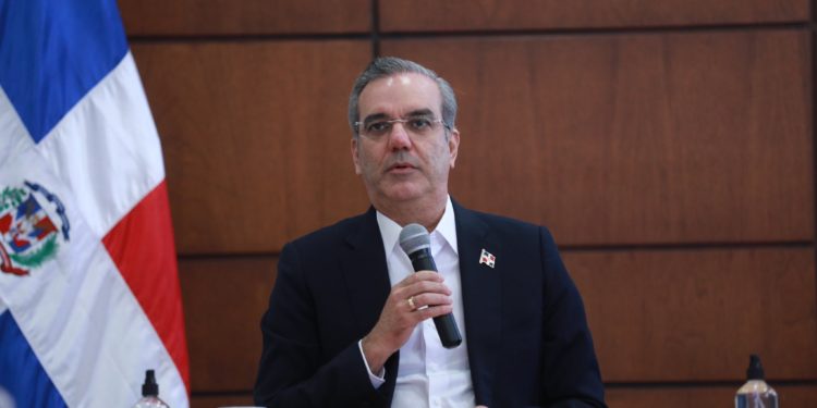 Abinader llama a Rusia a retirar sus tropas de Ucrania