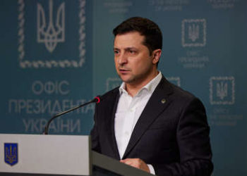 Zelenski propone a Putin sentarse a la mesa de negociaciones para prevenir la muerte de personas