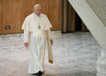 El papa Francisco visita la embajada rusa en el Vaticano para expresar su preocupación por la situación en Ucrania