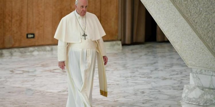 El papa Francisco visita la embajada rusa en el Vaticano para expresar su preocupación por la situación en Ucrania