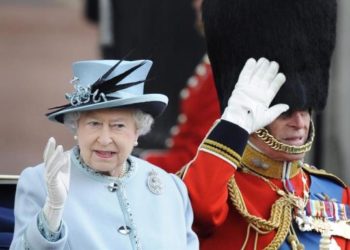 Isabel II alcanza las siete décadas de reinado en un momento de turbulencias