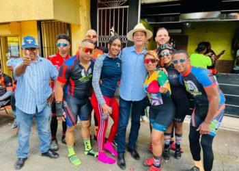 Alcalde de Yamasá recibe ciclistas de Bonao