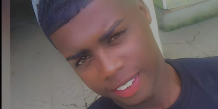 Emprenden a tiros vehículo en que viajaba un agente de la Digesett en Villa González