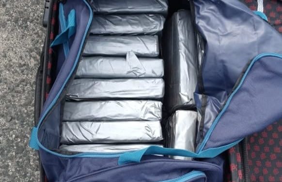 Incautan 14 paquetes de presumiblemente cocaína en aeropuerto de Punta Cana