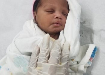 Encuentran niña de un mes de nacida abandona en avenida de Esperanza