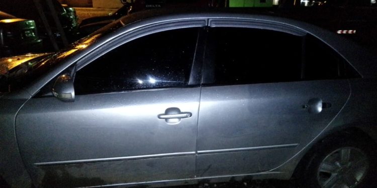 Apresan tres personas que supuestamente habían dejado un carro abandonado en Monte Plata